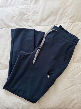 FIGS -size medium Women's Yola Skinny Scrub Pants.